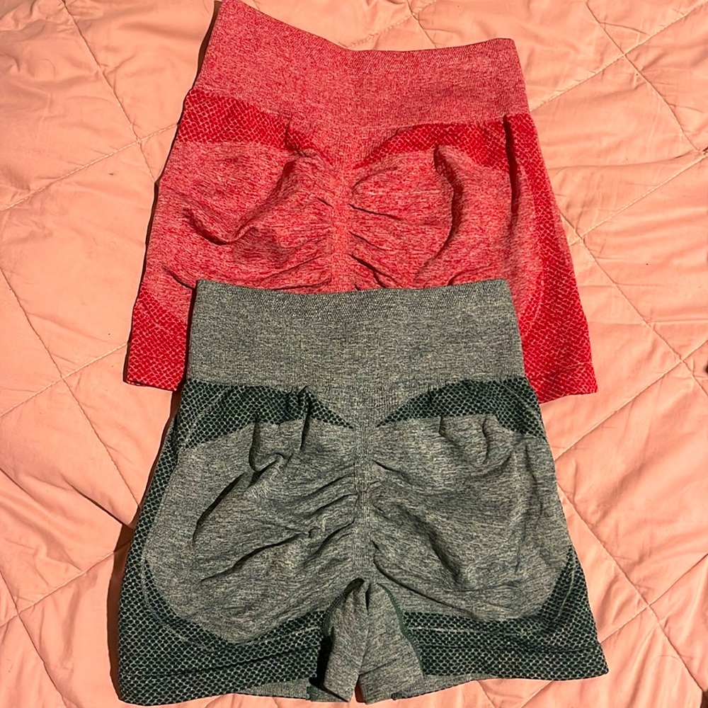 selling as a pair! they make you look amazing😉.